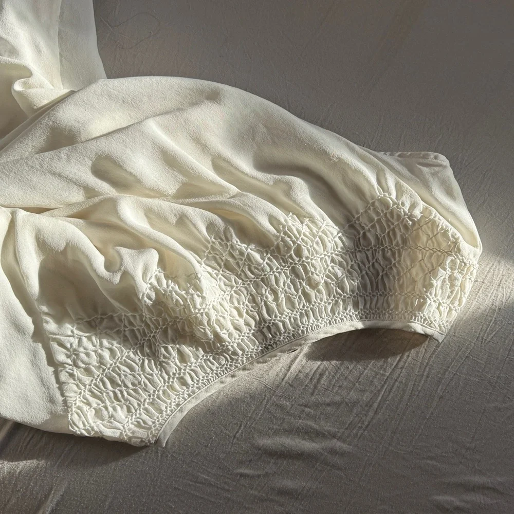 100% Silk Elegant Romantic Cream Blouse - Picture 7 of 9